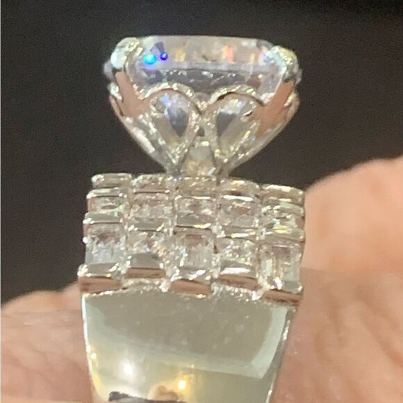 5.5 DEW  center stone with 3 rows of rounds . Rhodium plated . Size 10 - Picture 4 of 5